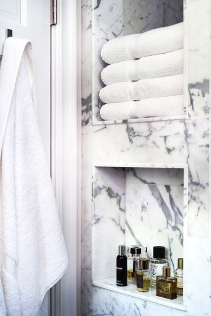 white marble bathroom walls